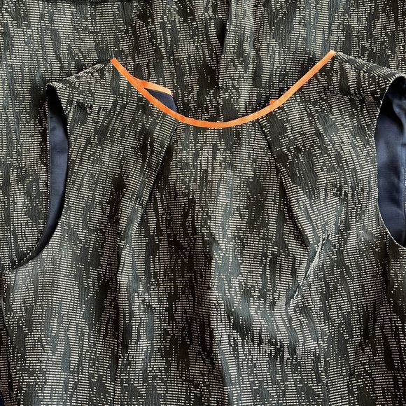 Elie Tahari Cocktail Sheath Dress Black & White with neon pops of color Sz. 12 - Picture 10 of 12